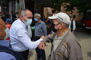 Binlerce domates fidesi Gemliklilere hediye ediliyor