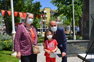 Binlerce domates fidesi Gemliklilere hediye ediliyor