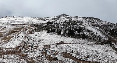 Bolu'da, Kartalkaya'nın zirvesi karla kaplandı
