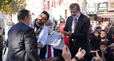 Bursa'da kadim gelenek; Belediye başkanı, kaymakamı traş etti