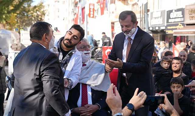 Bursa'da kadim gelenek; Belediye başkanı, kaymakamı traş etti