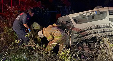 Bursa'da TIR şarampole devrildi: 1 ölü, 1 yaralı