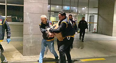 Camide 2 kişiyle ilişkiye girdiğini iddia ettiği kız kardeşine şiddet uygulayıp, üzerine kaynar su döktü