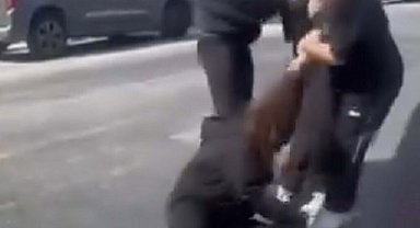 Çanakkale'de liseli 2 kız öğrenci okul çıkışında kavga etti; o anlar kamerada