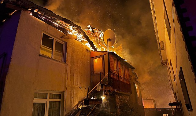 Çankırı'da 3 ev ve 4 samanlık yandı