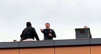 Çatıya çıkan kapıcıyı, başkomiser ikna etti