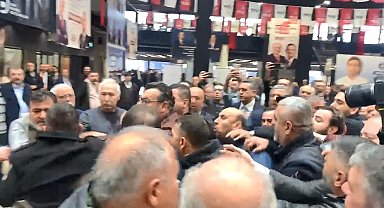 CHP kongresinde partililerle gazeteciler arasında gerginlik