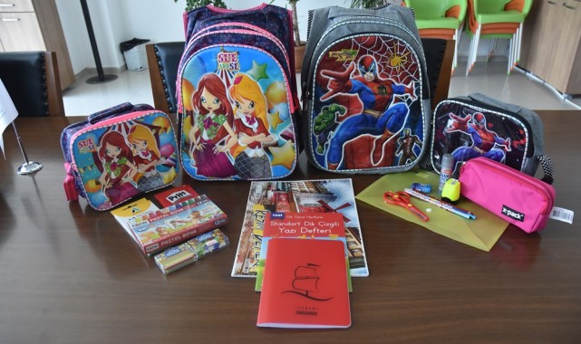 Çocuklara kırtasiye setleri Uğur Amcalarından