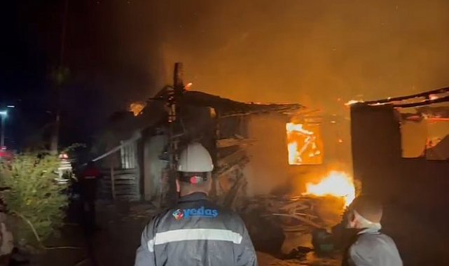 Çorum'da 3 ev yandı