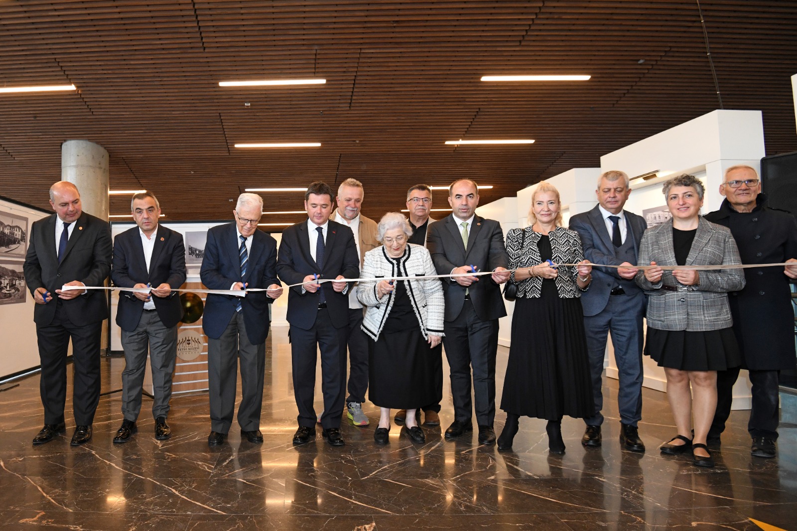 ‘Cumhuriyet ve Bursa’ Fotoğraf Sergisi Açıldı