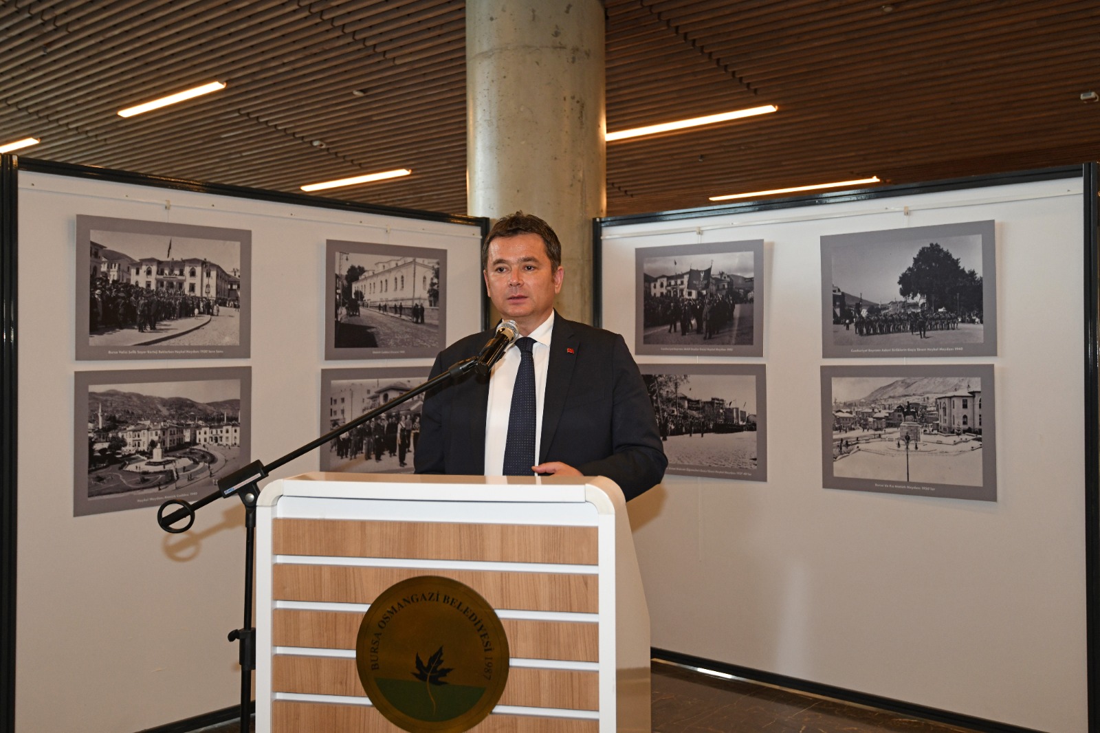 ‘Cumhuriyet ve Bursa’ Fotoğraf Sergisi Açıldı
