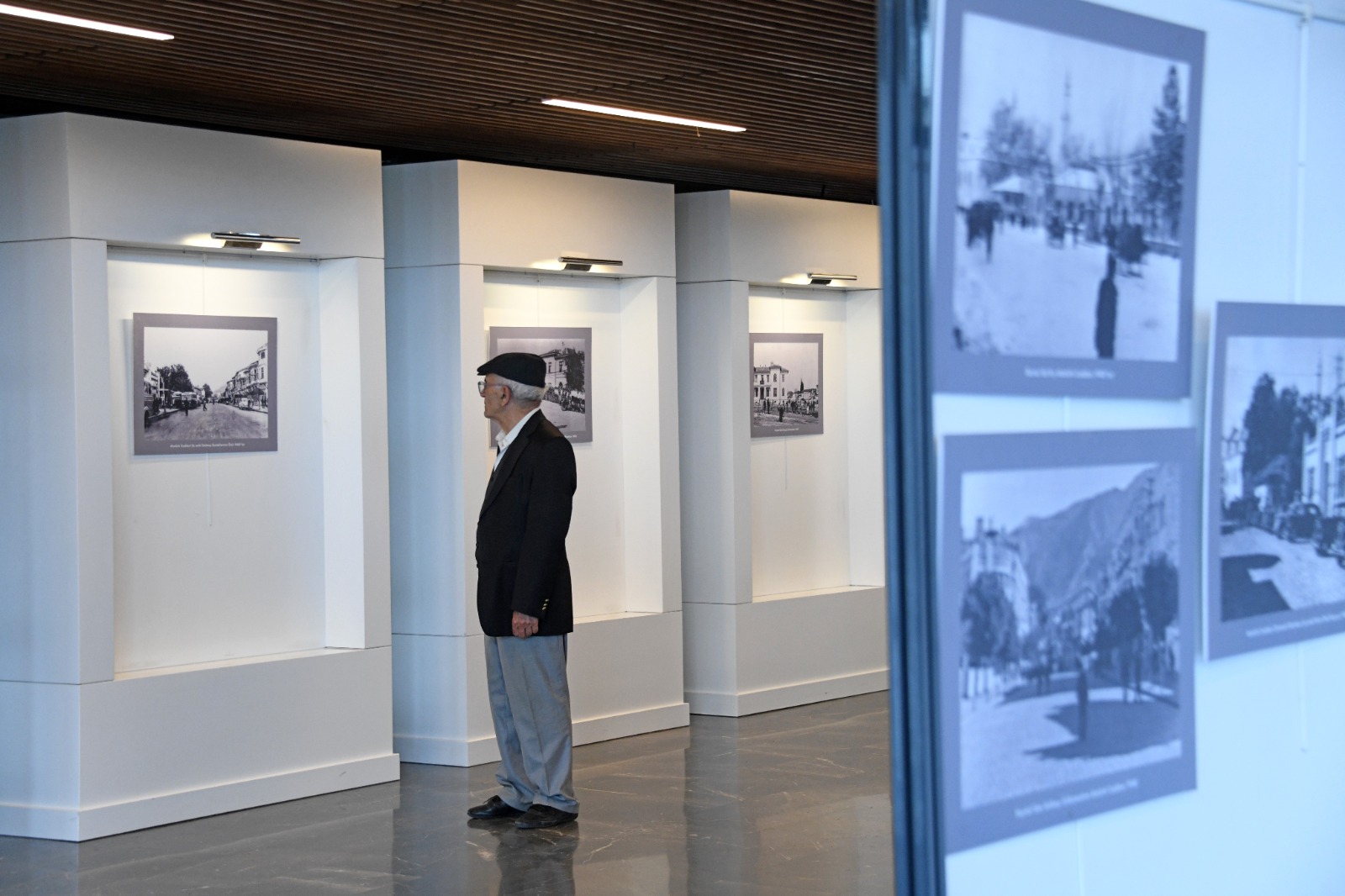 ‘Cumhuriyet ve Bursa’ Fotoğraf Sergisi Açıldı