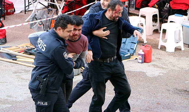 Deprem tatbikatında yaralı yakınlarının feryatları gerçeği aratmadı