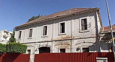 Depremde hasar gören 125 yıllık İskenderun Lisesi'nde restorasyon başladı