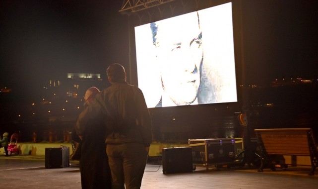 Dev ekranda Atatürk gösterisi