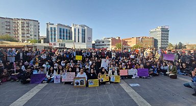 Diyarbakır'da Rojin Kabaiş için oturma eylemi düzenlendi