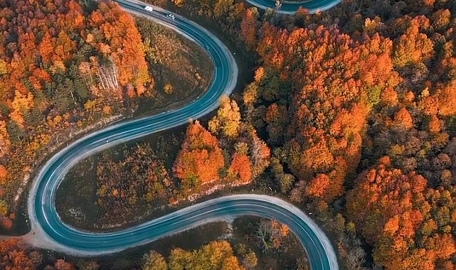 Domaniç Dağları'na uzanan 'kıvrımlı yollar'da sonbahar manzarası