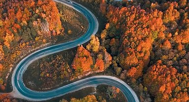 Domaniç Dağları'na uzanan 'kıvrımlı yollar'da sonbahar manzarası