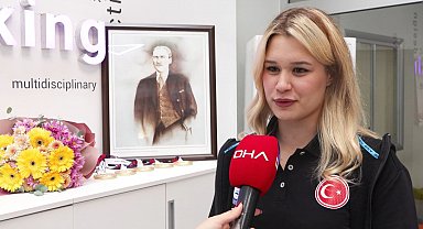 Dünya Şampiyonu yüzücü Defne Kurt: Ülkemi gururla temsil ediyorum