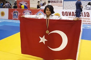 Eda Naz’dan gümüş madalya