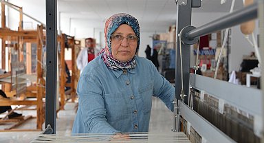 Emekli el sanatları öğretmeni, ehramı sandıktan çıkarıp kadınlara iş kapısı haline getirdi