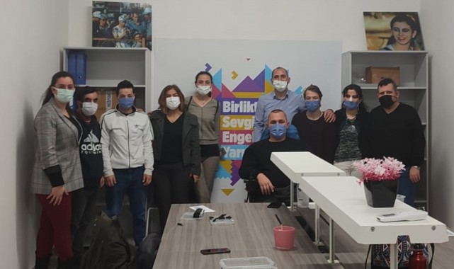 Engelsiz Montaj Atölyesi’nde çalışan gençler ilk maaşlarını aldılar