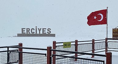 Erciyes Dağı'nda kar kalınlığı 10 santimetreye ulaştı
