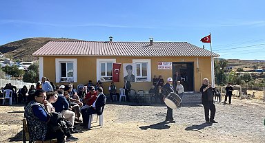 Eski okul binasını 'el birliği' ile restore edip, sosyal alana dönüştürdüler