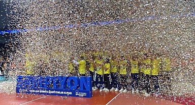 Fenerbahçe Medicana şampiyonluk kupasını aldı
