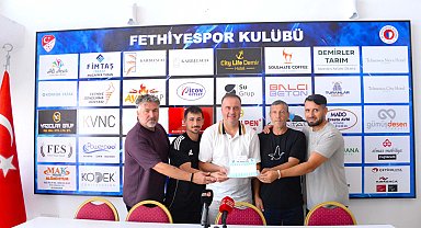 Fethiyespor'da Dinçel dalya yaptı