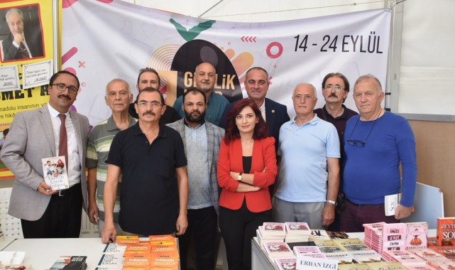 Fuarda Gemlikli yazarlar ilgi odağı oldu