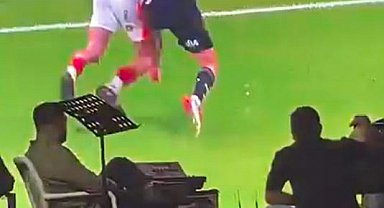 Galatasaraylı damat, derbiyi düğününde kurdurduğu dev projeksiyondan izledi