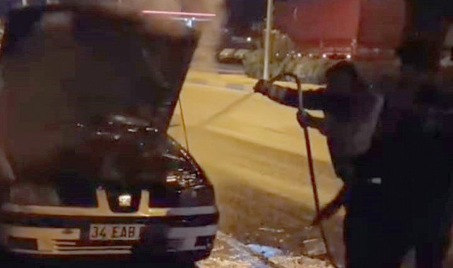 Gaziantep'te seyir halindeyken alev alan otomobil yandı