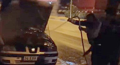 Gaziantep'te seyir halindeyken alev alan otomobil yandı