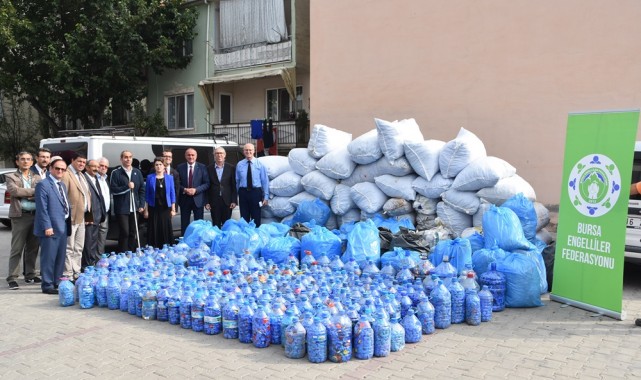 Gemlik Belediyesi 5 ton mavi kapak topladı