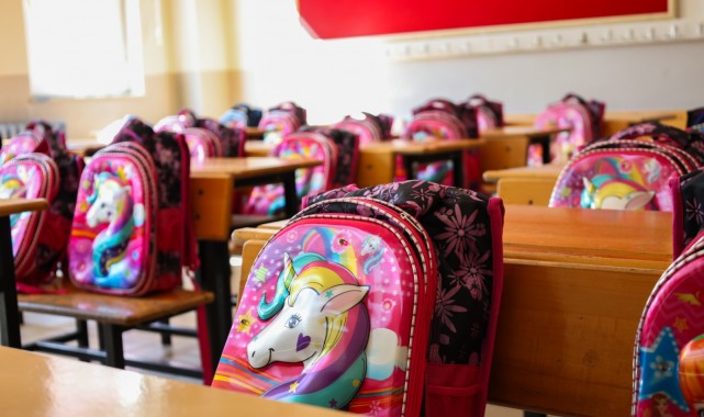 Gemlik Belediyesi’nden 1. Sınıf Öğrencilerine Kırtasiye Desteği