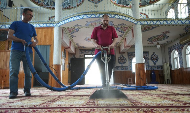 Gemlik Belediyesi’nden ibadethanelerde bayram hazırlığı