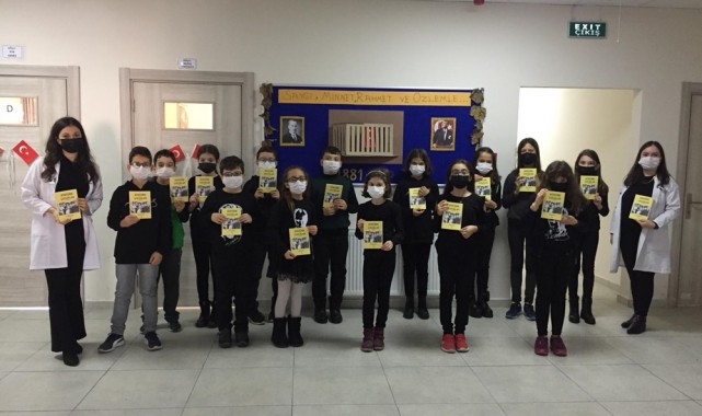 Gemlik Belediyesi’nden öğrencilere kitap hediyesi