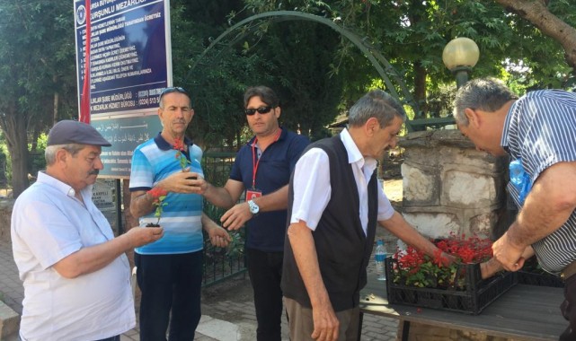 Gemlik Belediyesi’nden Yüzlerce Çiçek Kabirlere Dikilecek