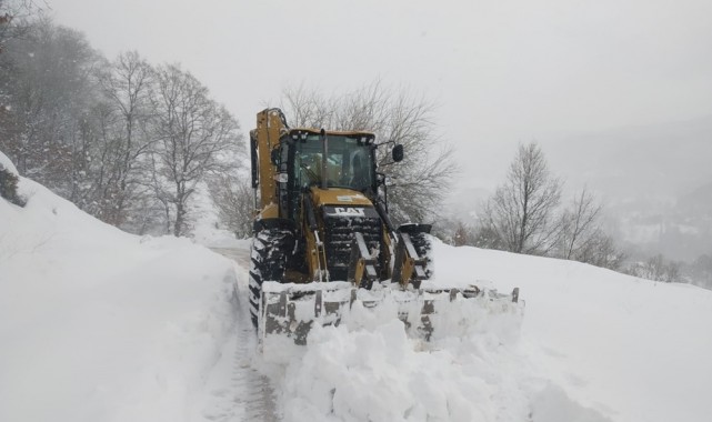 Gemlik Belediyesi’nin kar mesaisi sürüyor