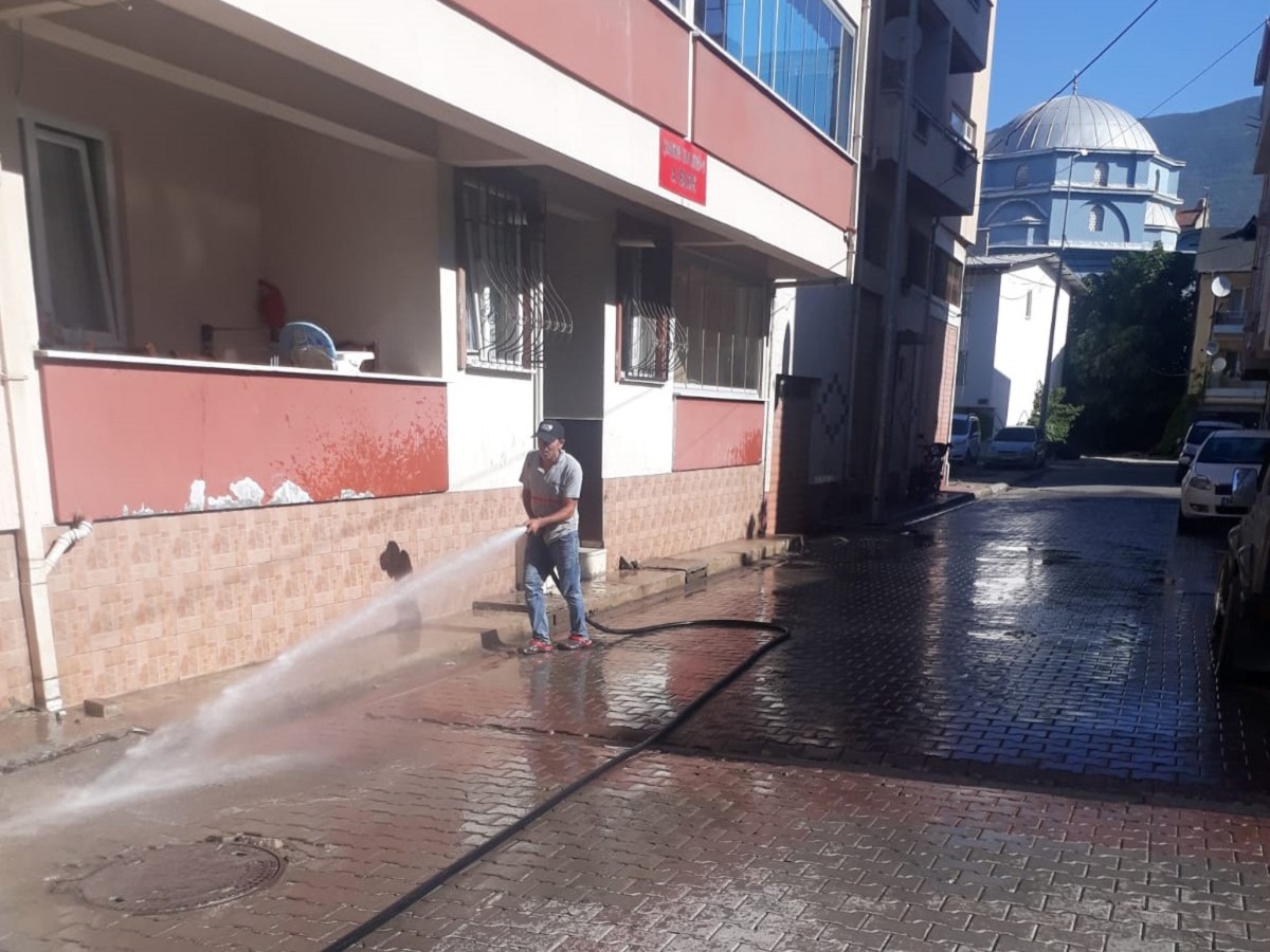 Gemlik Belediyesi’nin temizlik hamlesi sürüyor