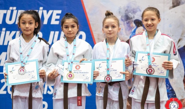 Gemlik Belediyesi Spor Kulübü Başarıdan Başarıya Koşuyor