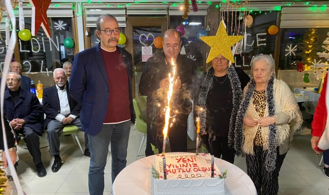 Gemlik Belediyesi yaşlı konuk evinde yılbaşı sevinci