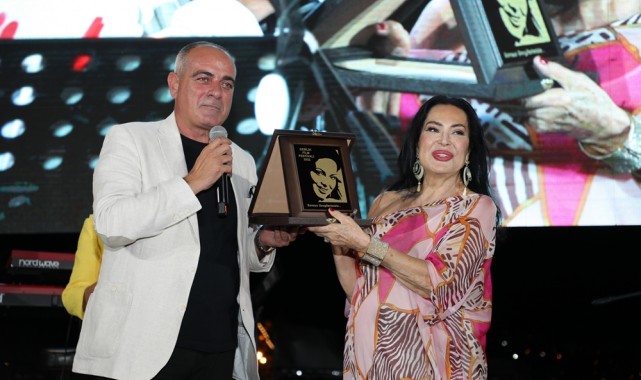 Gemlik Film Festivali’nin açılışını Türkan Şoray yaptı
