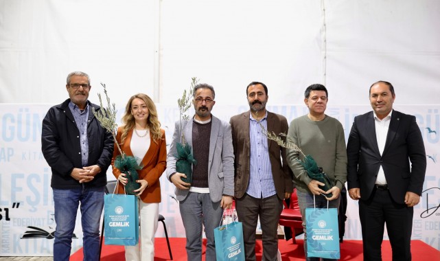 Gemlik Kitap Limanı’nda Murat Menteş ve Alper Canıgüz’den Edebiyat Dolu Final