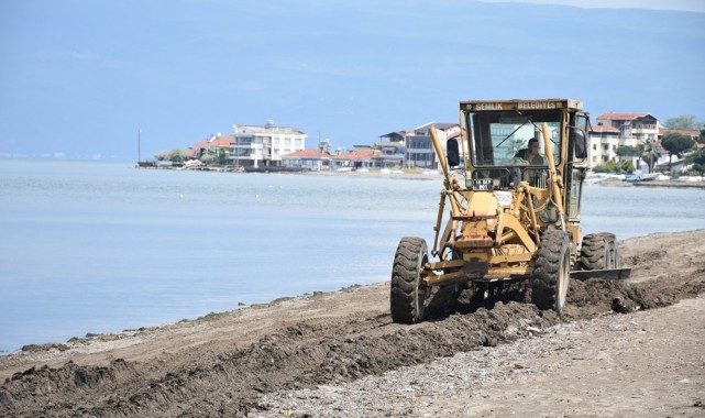 Gemlik kumsallarında çalışmalar tam gaz