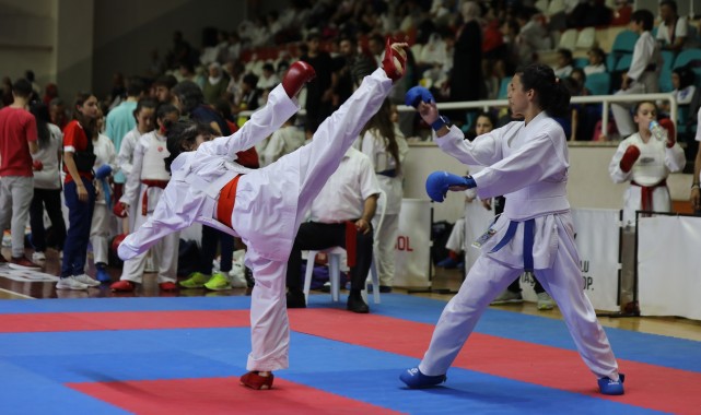 Gemlik’te 3. Uluslararası Karate Turnuvası heyecanı yaşandı