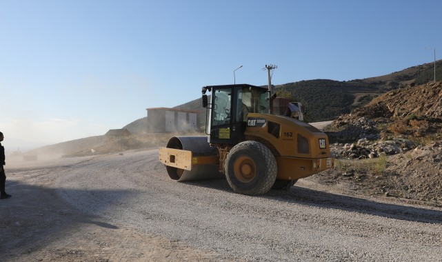 Gemlik’te asfalt kaplama çalışmaları devam ediyor