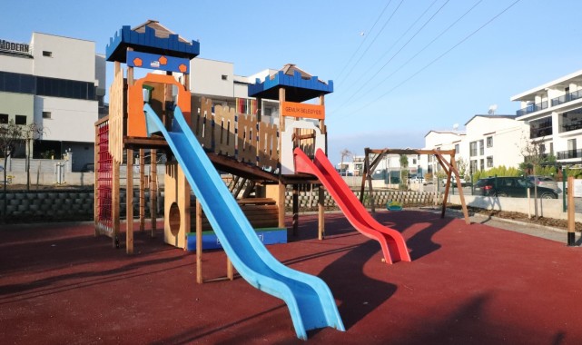 Gemlik'te çocuklar yeni parklarına kavuştu