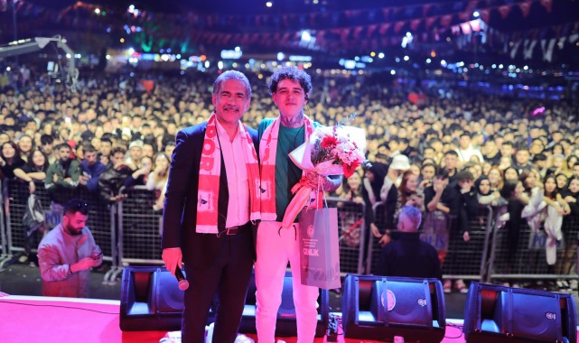 Gemlik’te Cumhuriyet Coşkusu: 29 Ekim Yürüyüşü ve Konserlerle Unutulmaz Kutlama